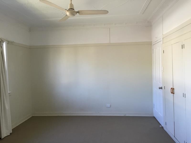 305 East Street, Depot Hill QLD 4700